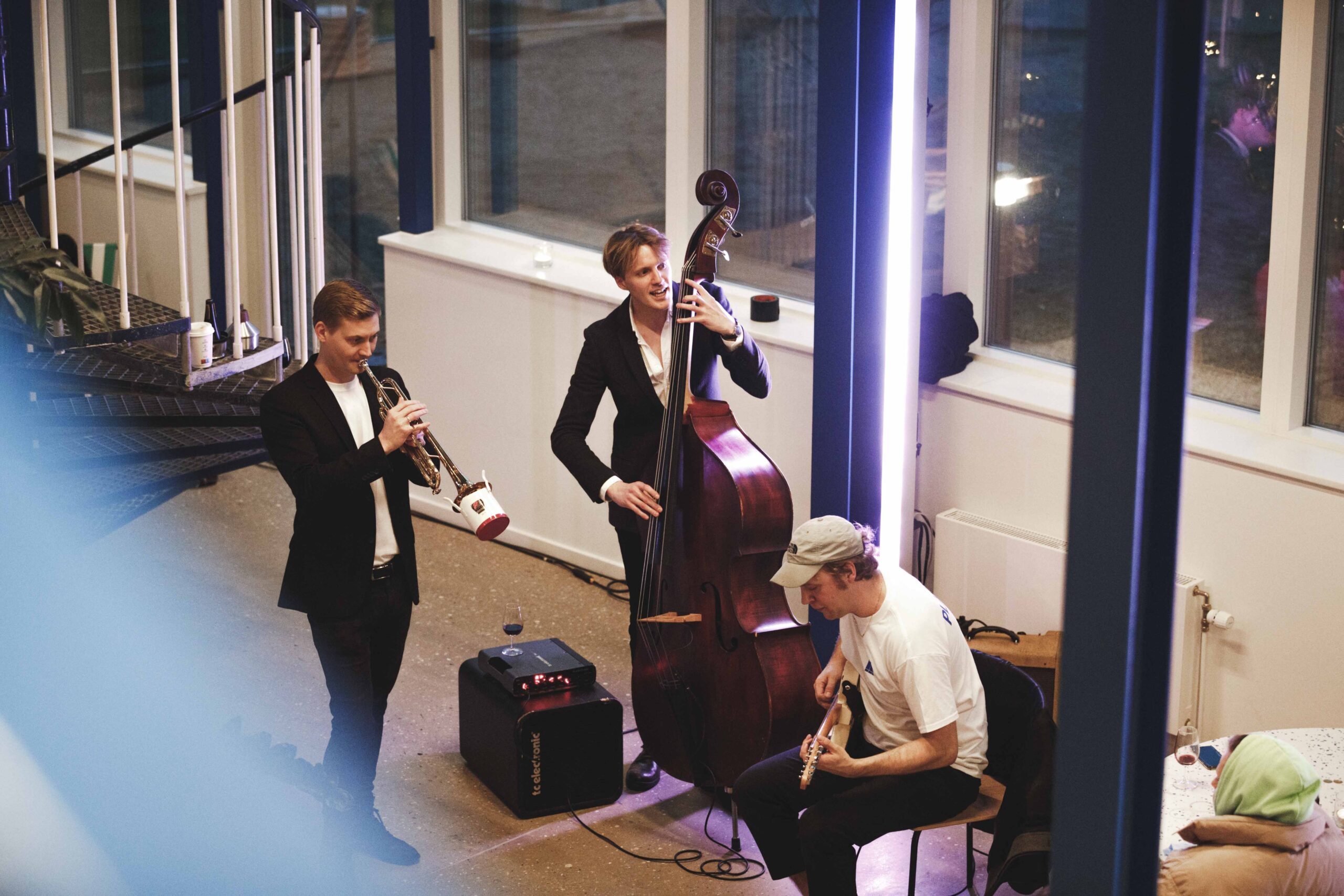 14.V1 – åbningsfest plads